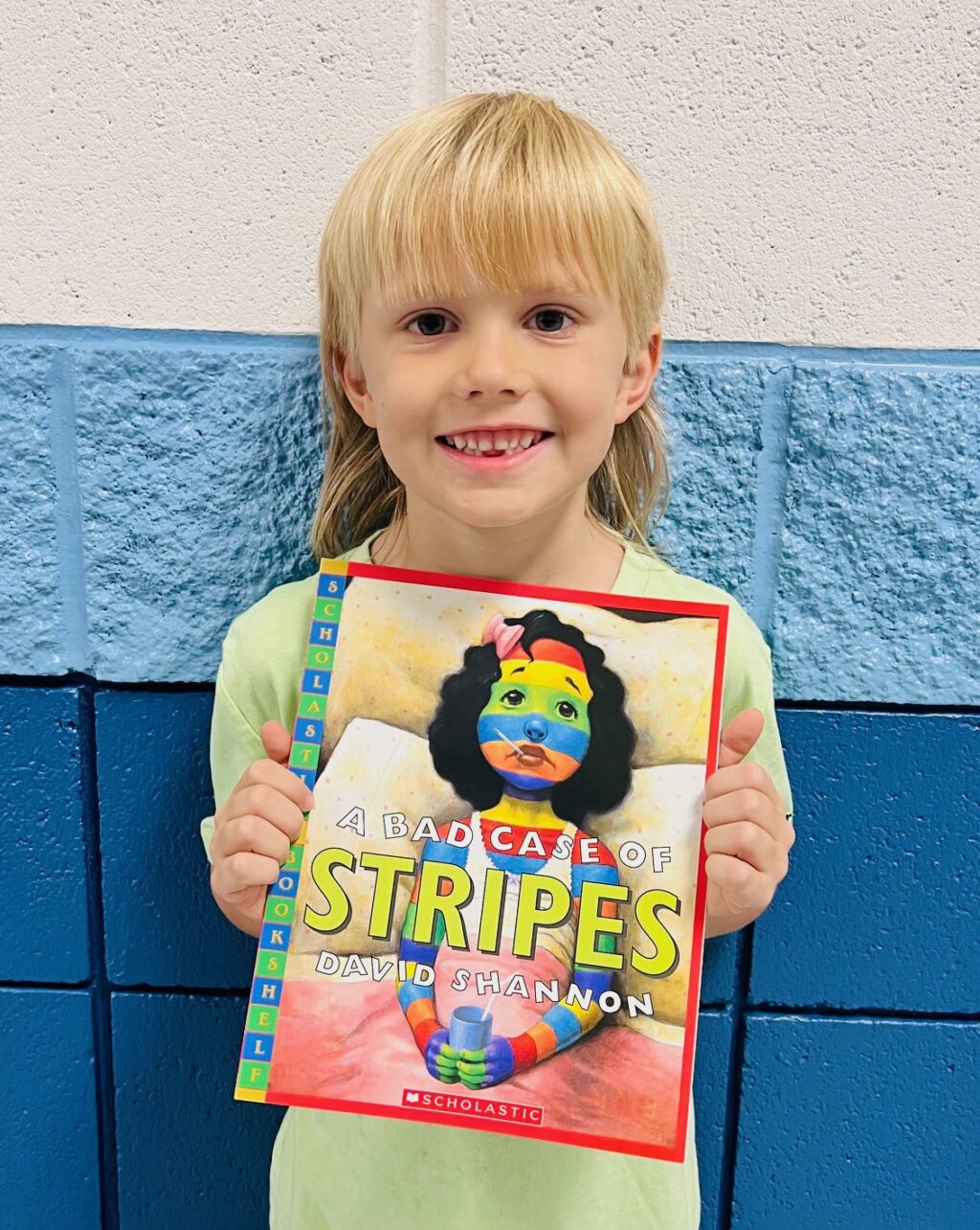 image_student receiving a book for earning a Aviator or Rise praise award