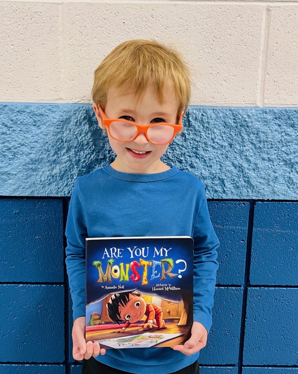 image_student receiving a book for earning a Aviator or Rise praise award