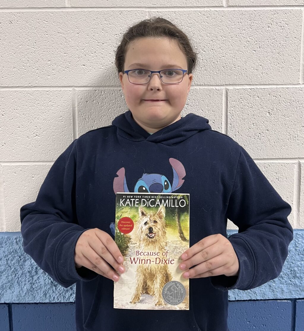 Student receiving a AVIATOR or RISE Praise award