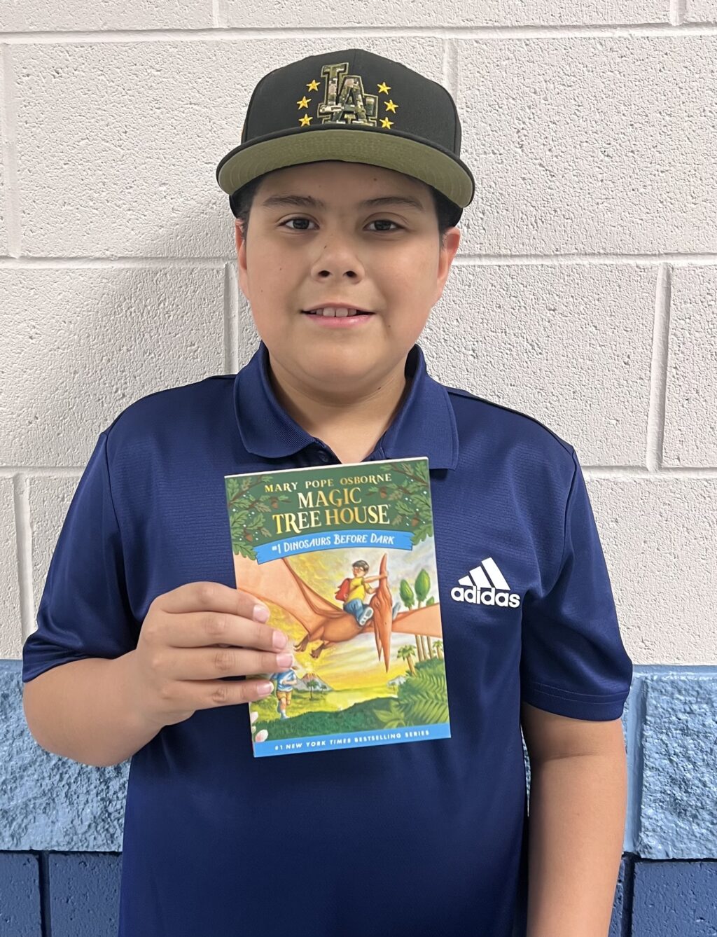 Student receiving a AVIATOR or RISE Praise award