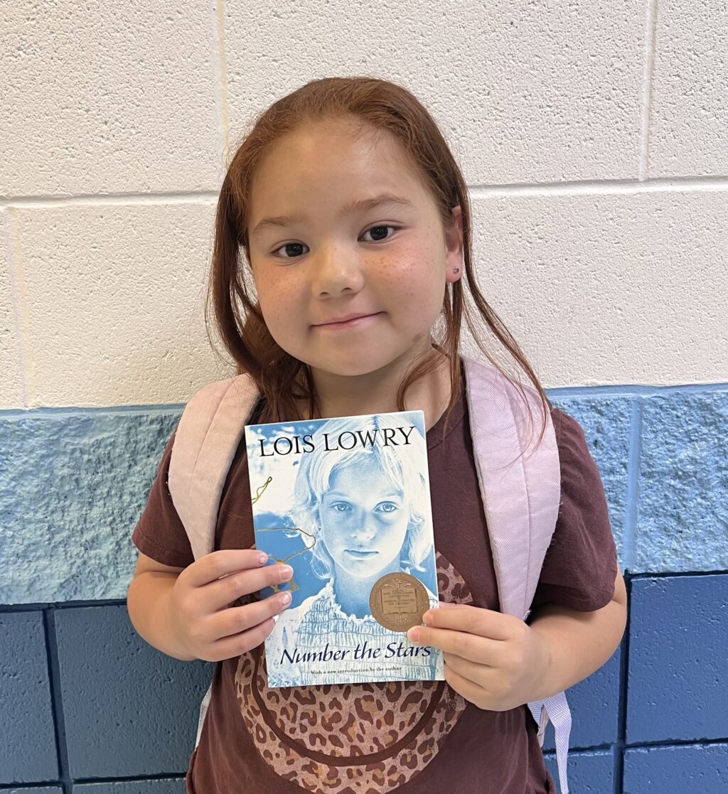 Student receiving a Aviator and RISE praise award.